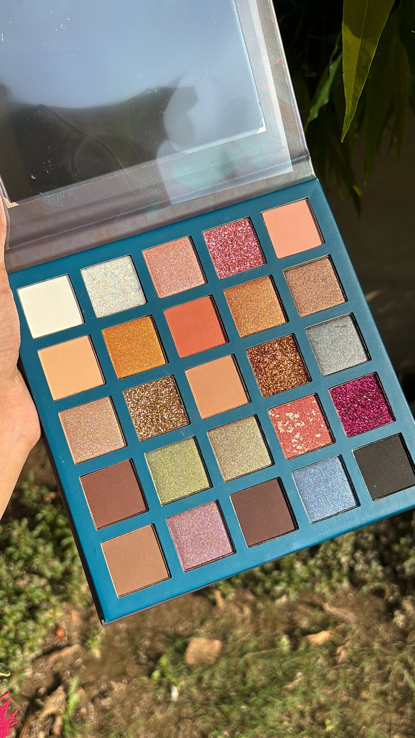 25 Color Eyeshadow Palette