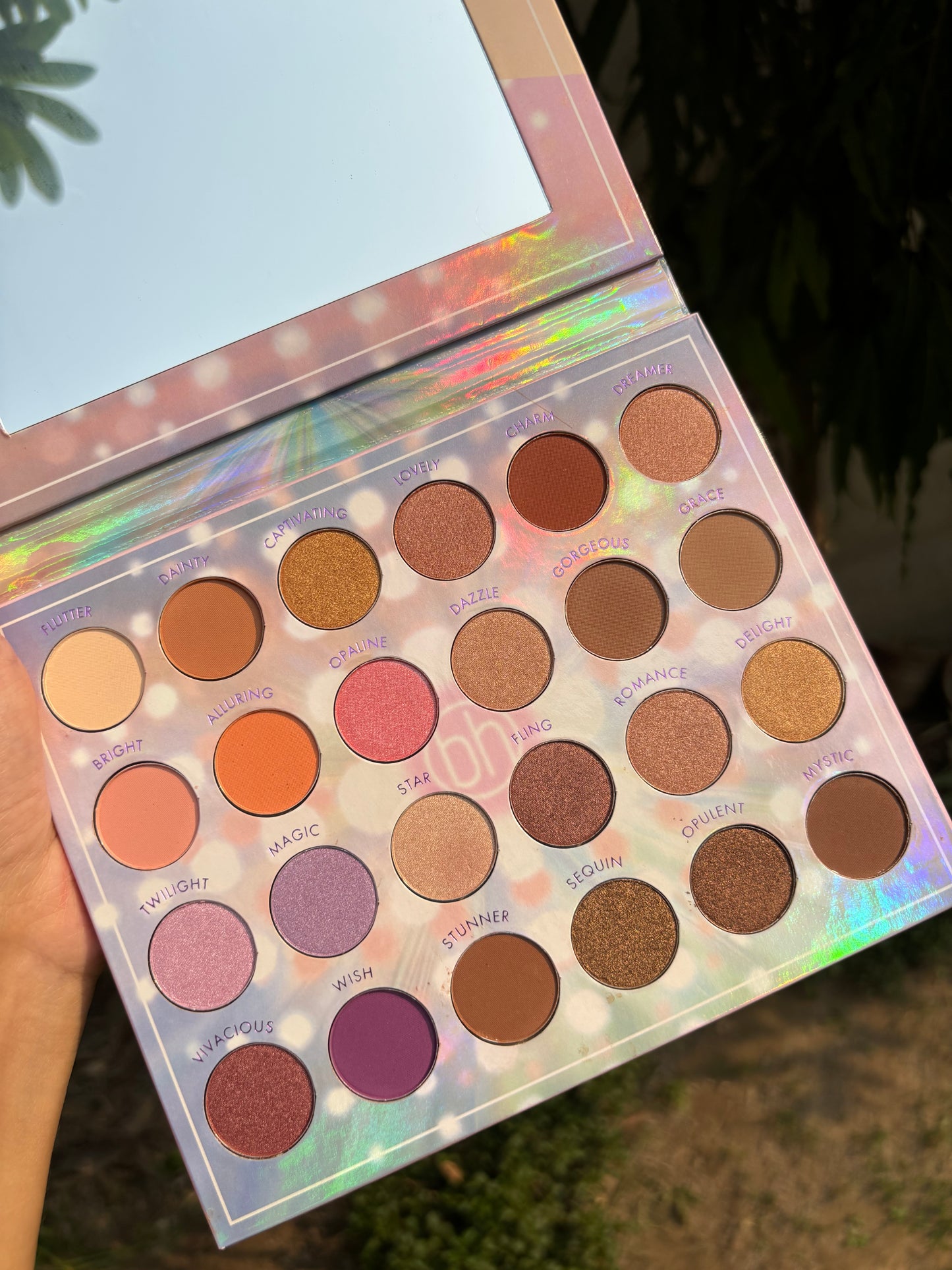 bh OPALESCENT Eyeshadow Palette