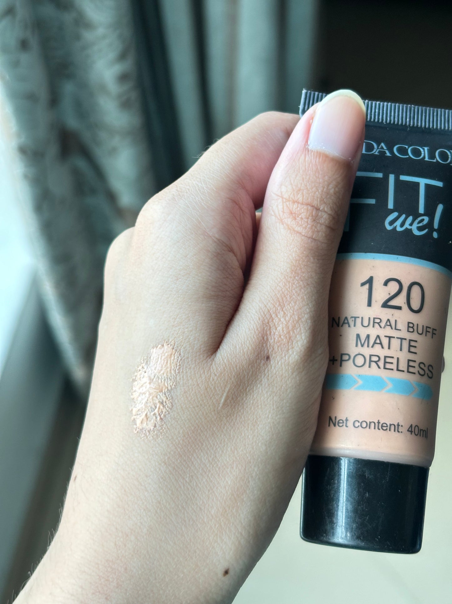 Matte Pore less Foundation