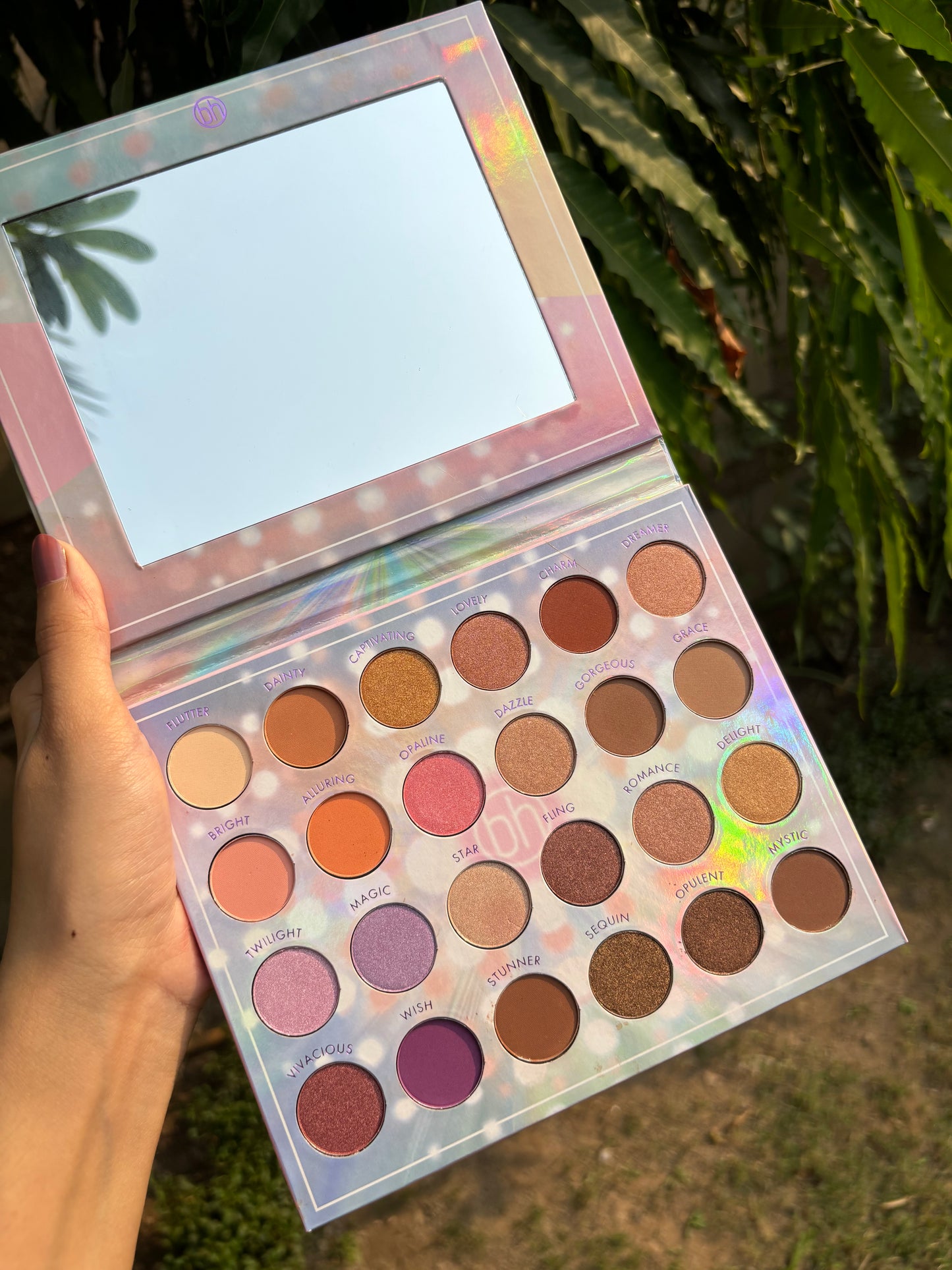 bh OPALESCENT Eyeshadow Palette