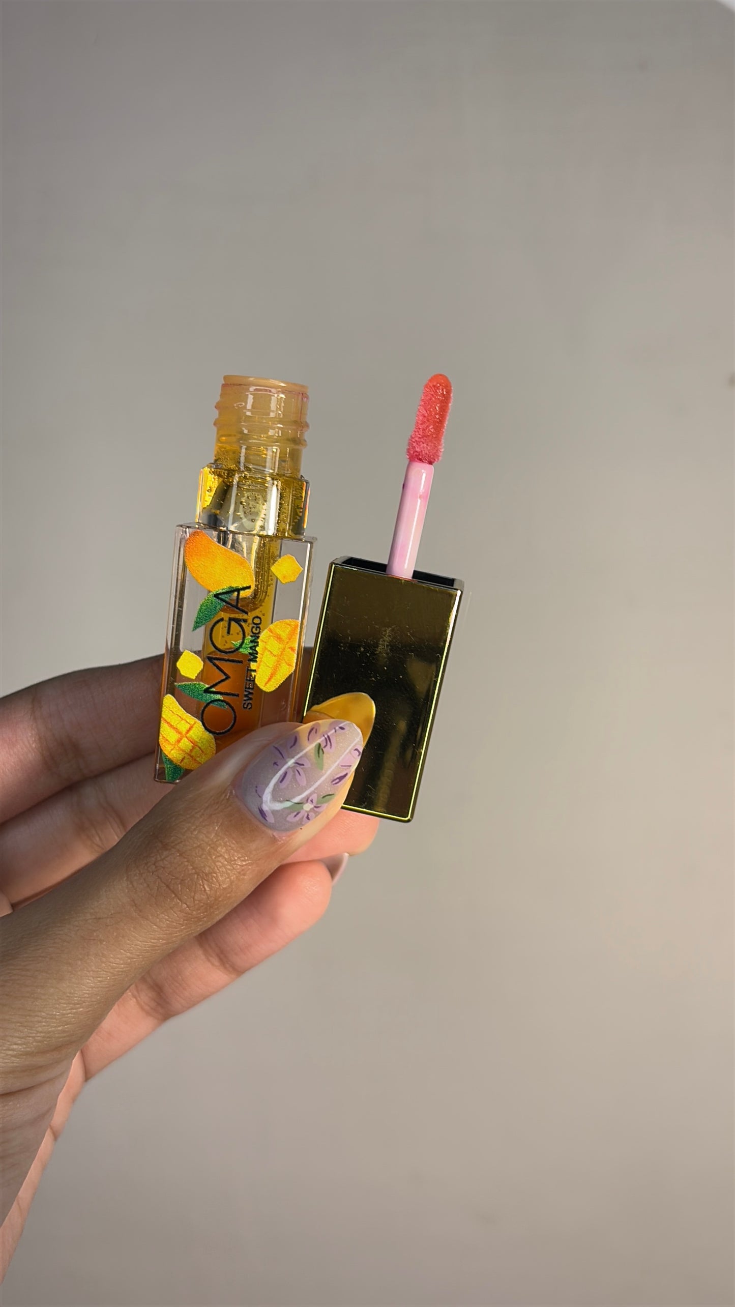 Scented lipgloss/lipoil