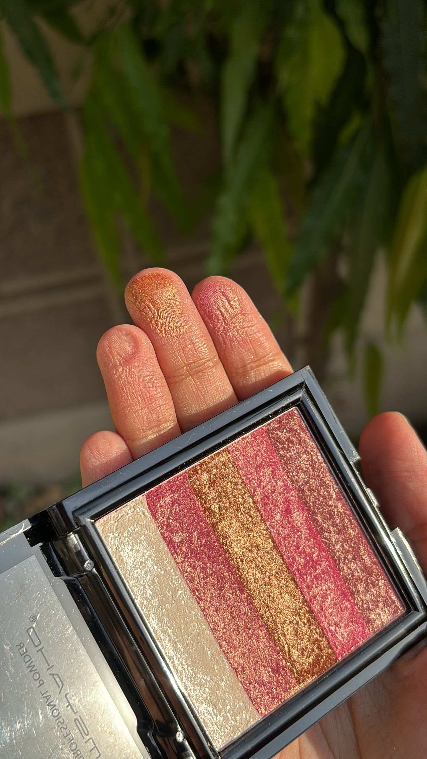 Glow Shimmer Brick Highlighter