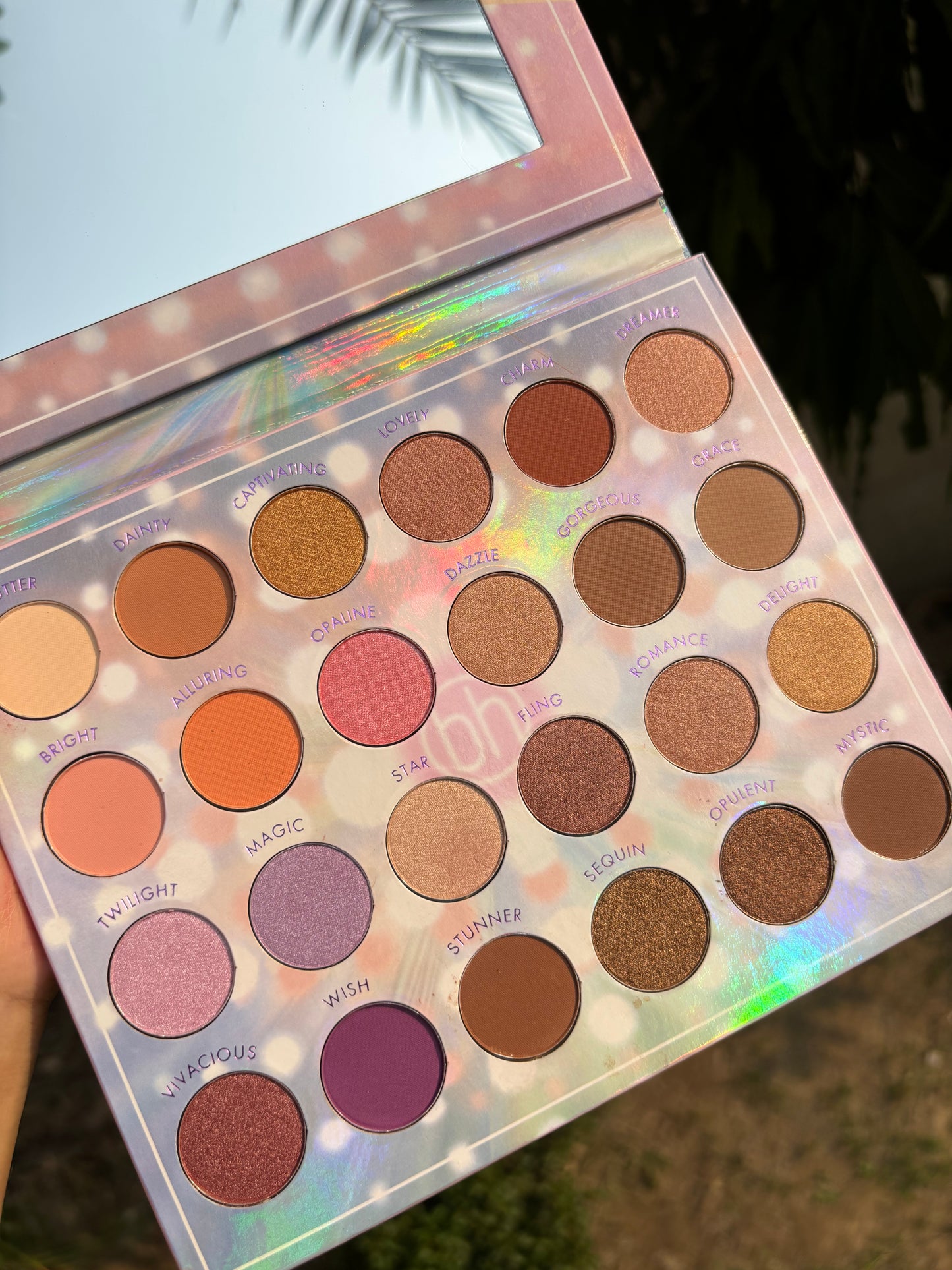 bh OPALESCENT Eyeshadow Palette