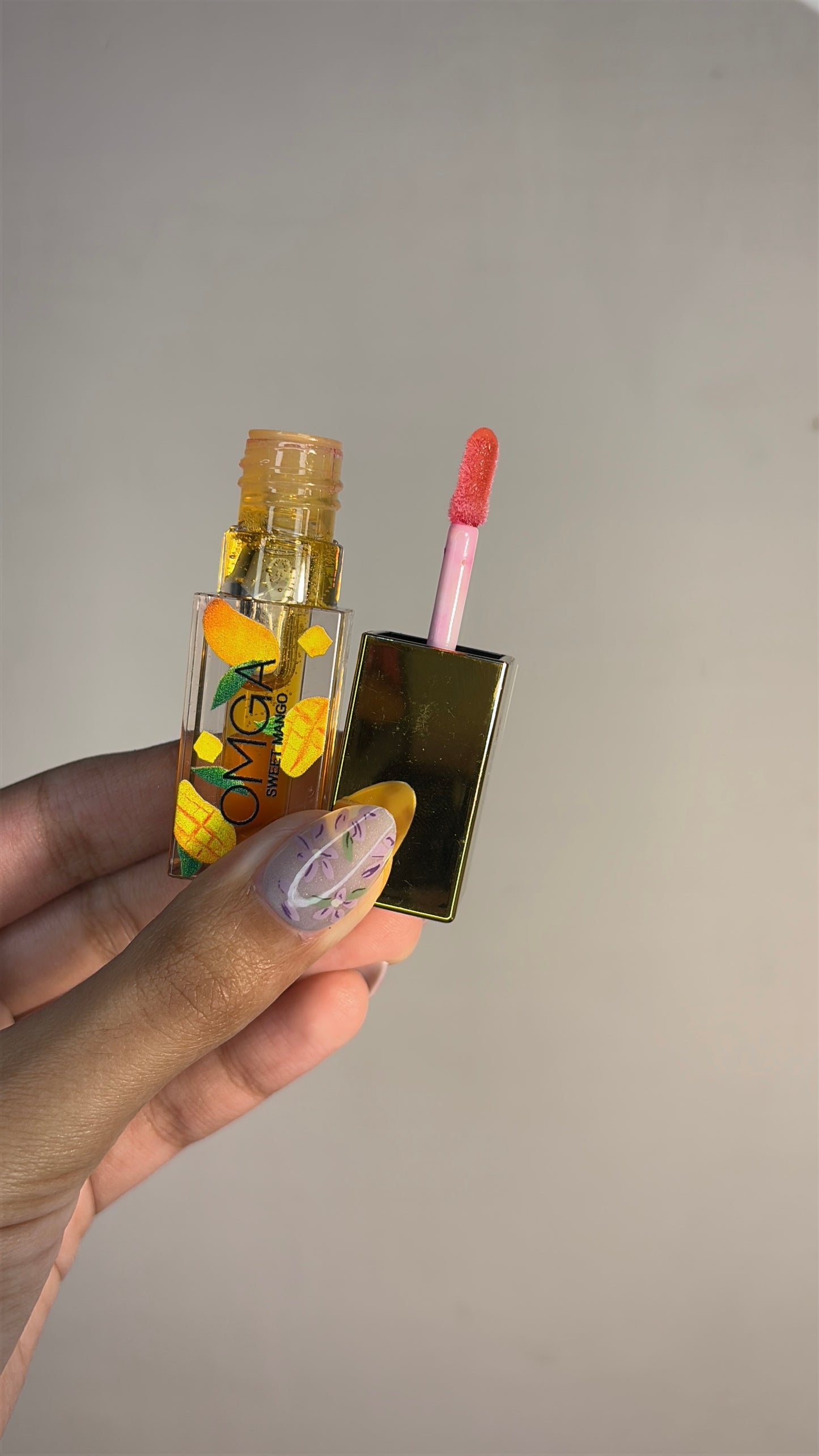 Scented lipgloss/lipoil