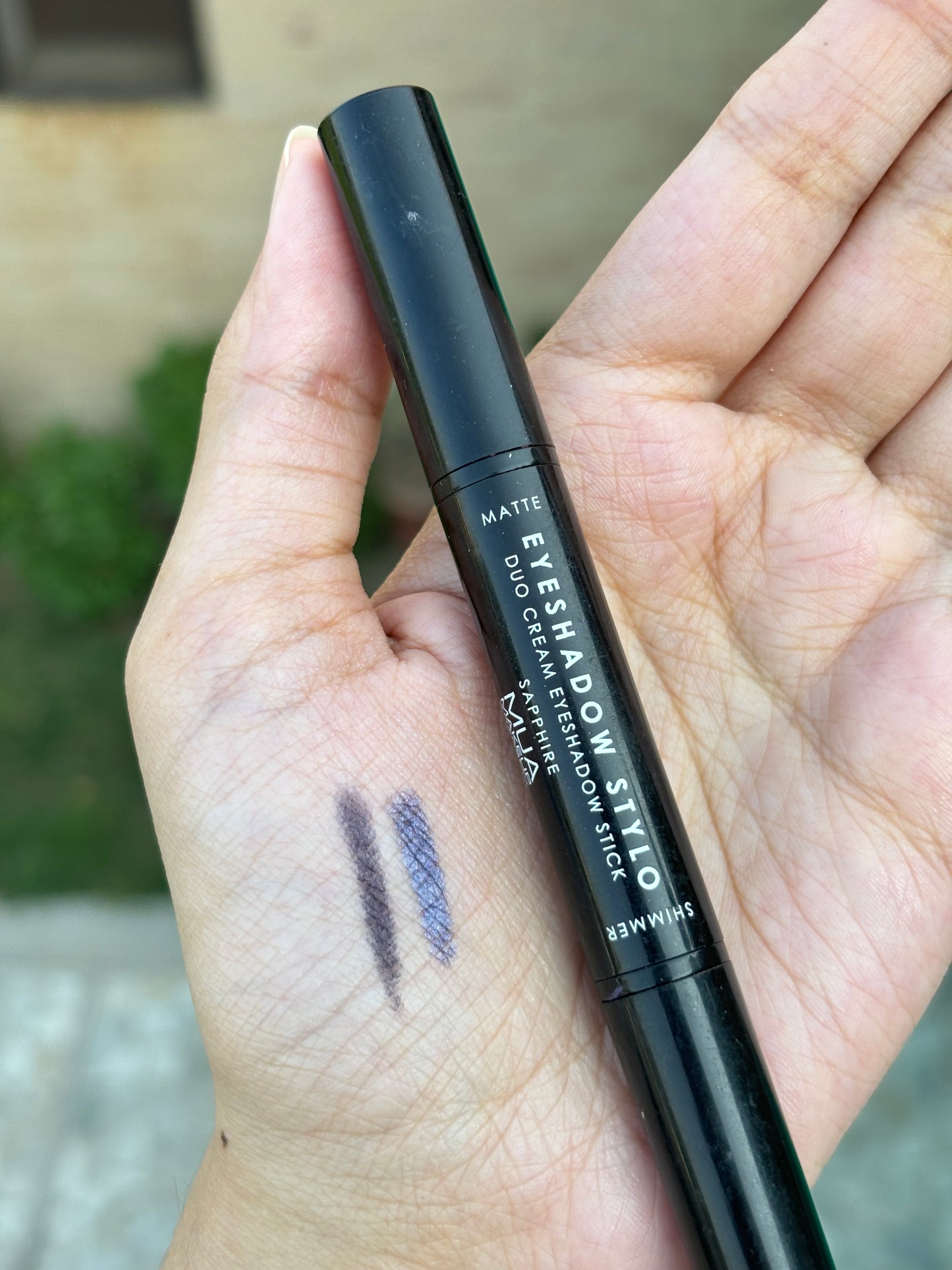 Dual Matte and Shimmer EyeShadow Pencil